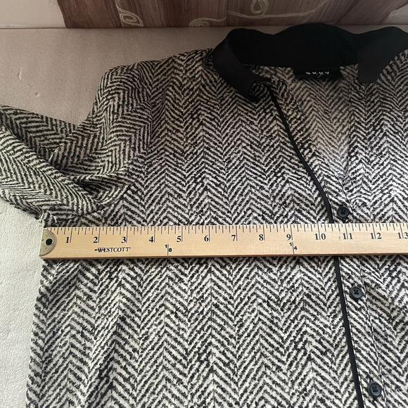 DKNY Shirt Women‎ Large Black Gray Geometric Button Up Lightweight Blouse Top - Picture 6 of 13